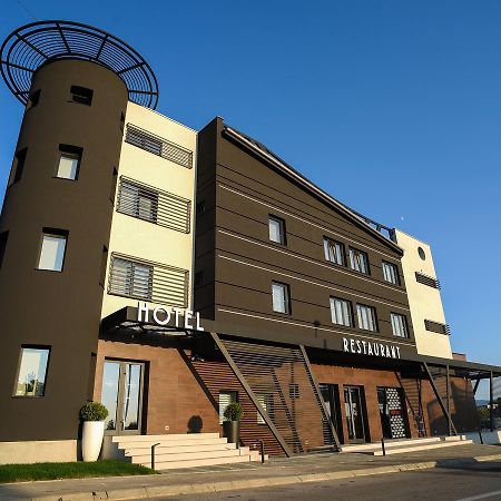 Hotel Ideo Lux Nis Ngoại thất bức ảnh