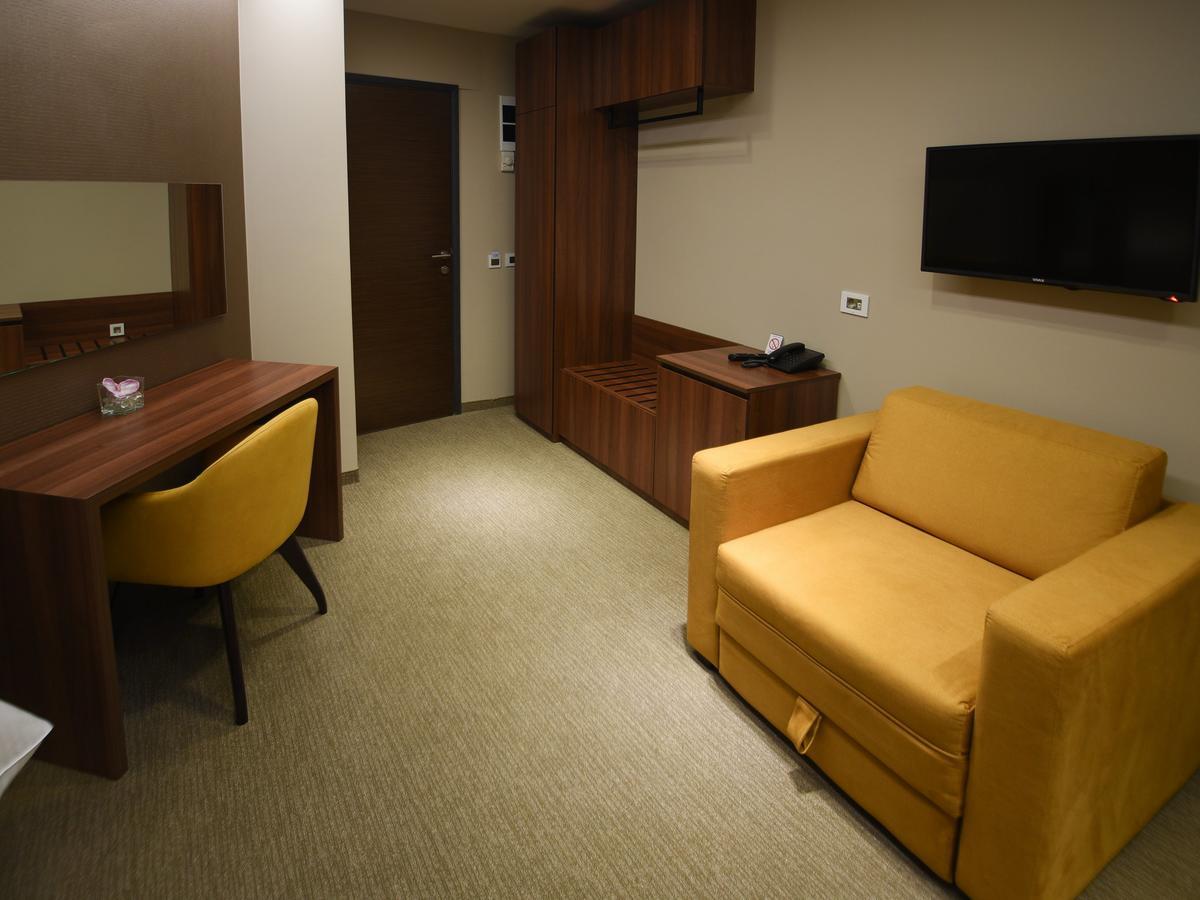 Hotel Ideo Lux Nis Ngoại thất bức ảnh